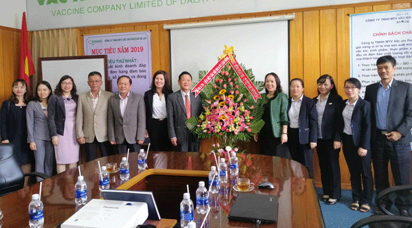 Thăm hỏi, tặng quà các nhà khoa học, các đơn vị nghiên cứu, ứng dụng khoa học công nghệ nhân Ngày KH&CN Việt Nam 18/5