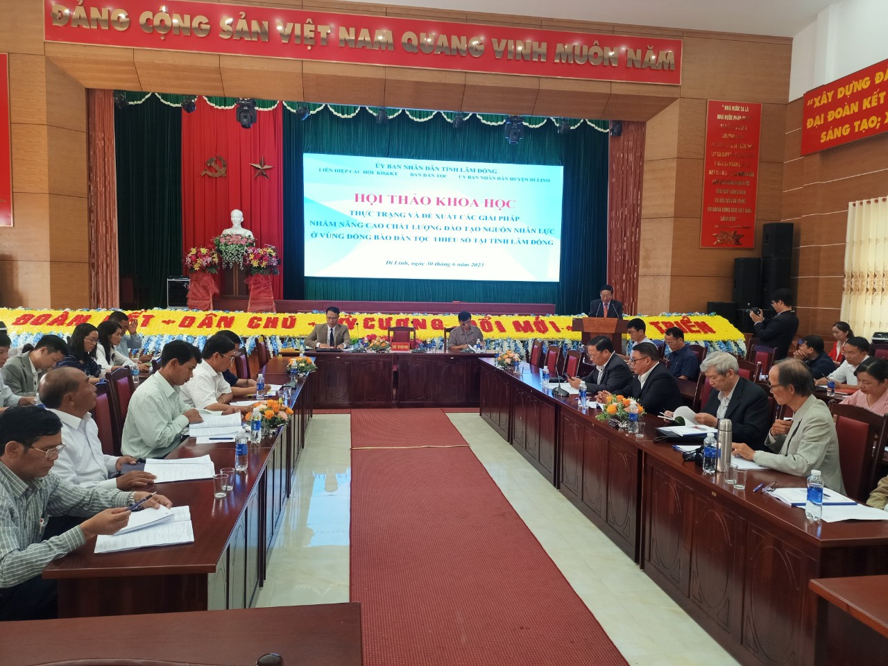 Hội thảo khoa học “Thực trạng và đề xuất các giải pháp nhằm nâng cao chất lượng đào tạo nguồn nhân lực ở vùng đồng bào dân tộc thiểu số tại tỉnh Lâm Đồng”