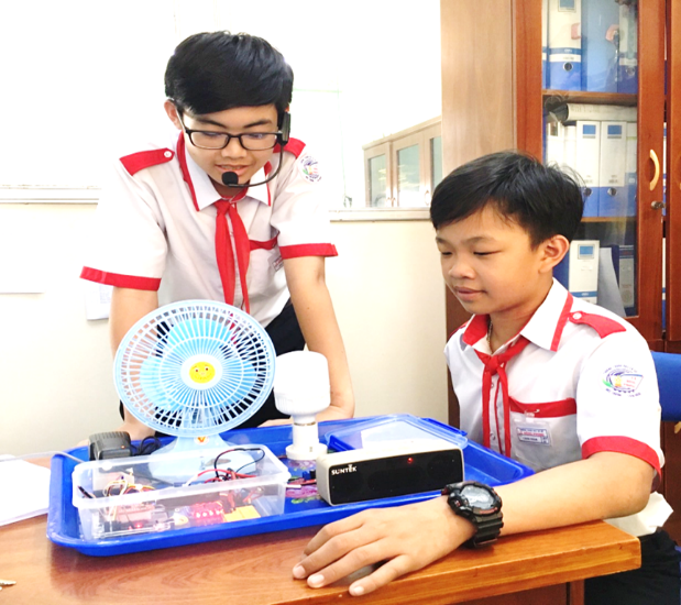 GIẢI PHÁP HỆ THỐNG ĐIỀU KHIỂN CÁC THIẾT BỊ ĐIỆN BẰNG GIỌNG NÓI DÀNH CHO NGƯỜI KHUYẾT TẬT TAY VÀ CHÂN