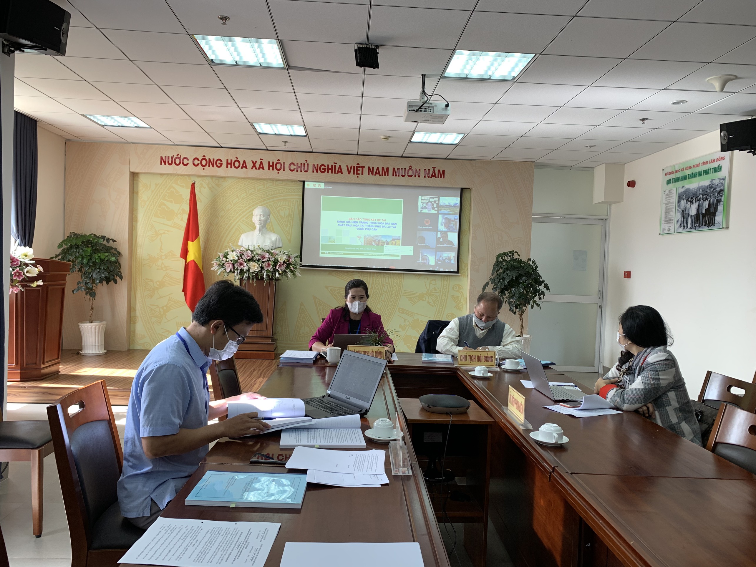Nghiệm thu đề tài “Đánh giá hiện trạng thoái hóa đất sản xuất rau, hoa tại thành phố Đà Lạt và vùng phụ cận”