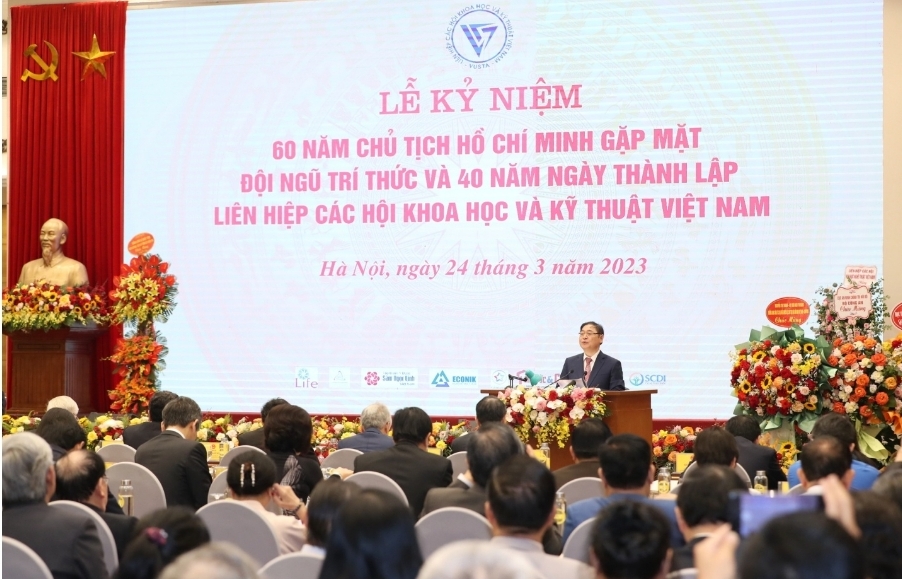 Trọng trí thức là thuộc tính của Đảng ta