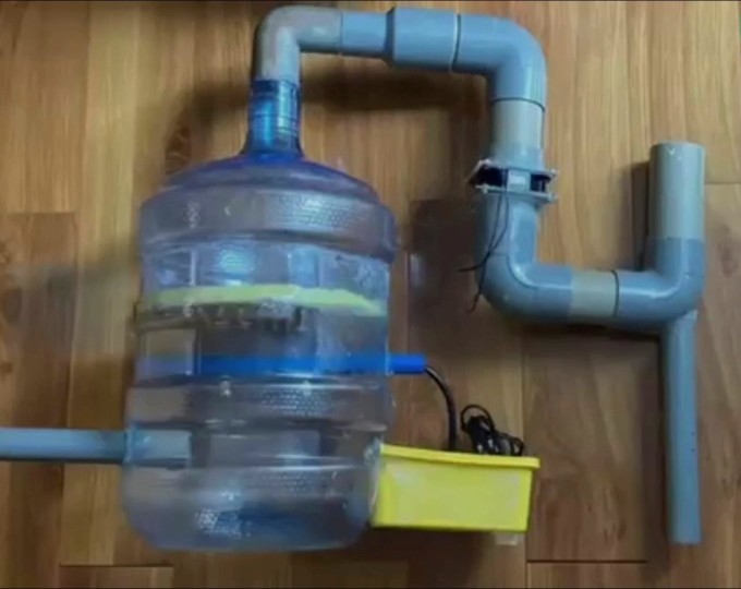 Học sinh làm mô hình lọc khí thải gắn ống khói nhà máy