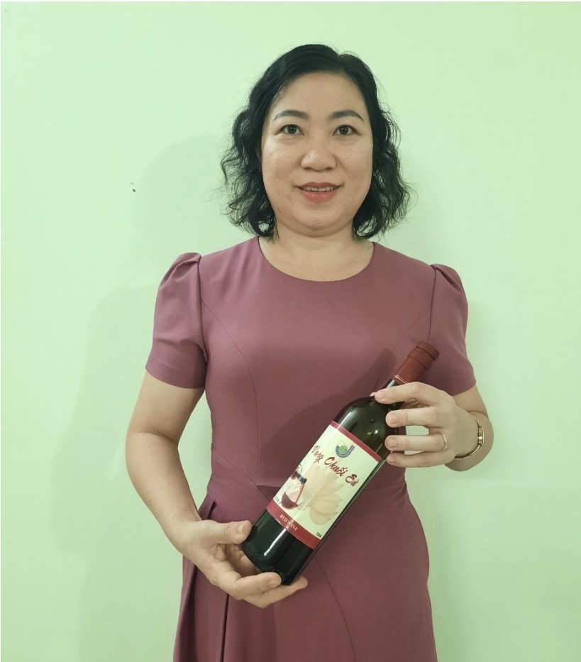 Phú Yên: Cô giáo chế biến rượu vang từ chuối sứ