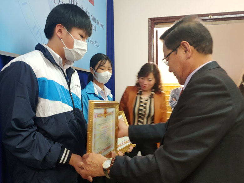 Sáng tạo không đợi tuổi