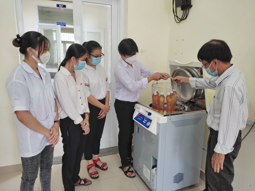 Phú Yên: Học sinh sáng tạo sản xuất nước rong biển