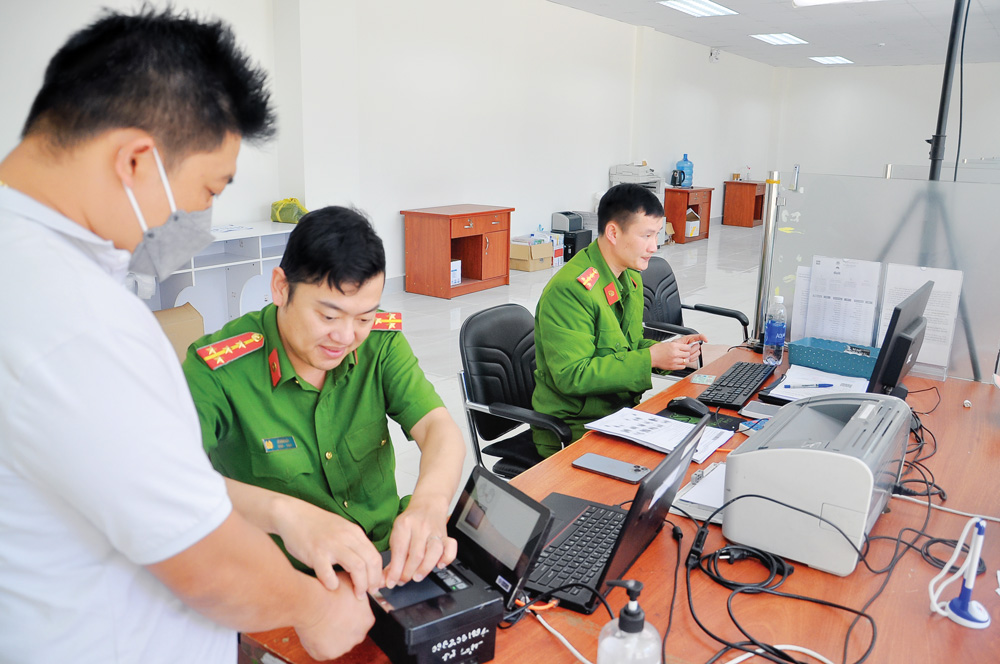Xây dựng ứng dụng dữ liệu dân cư phục vụ phát triển kinh tế - xã hội